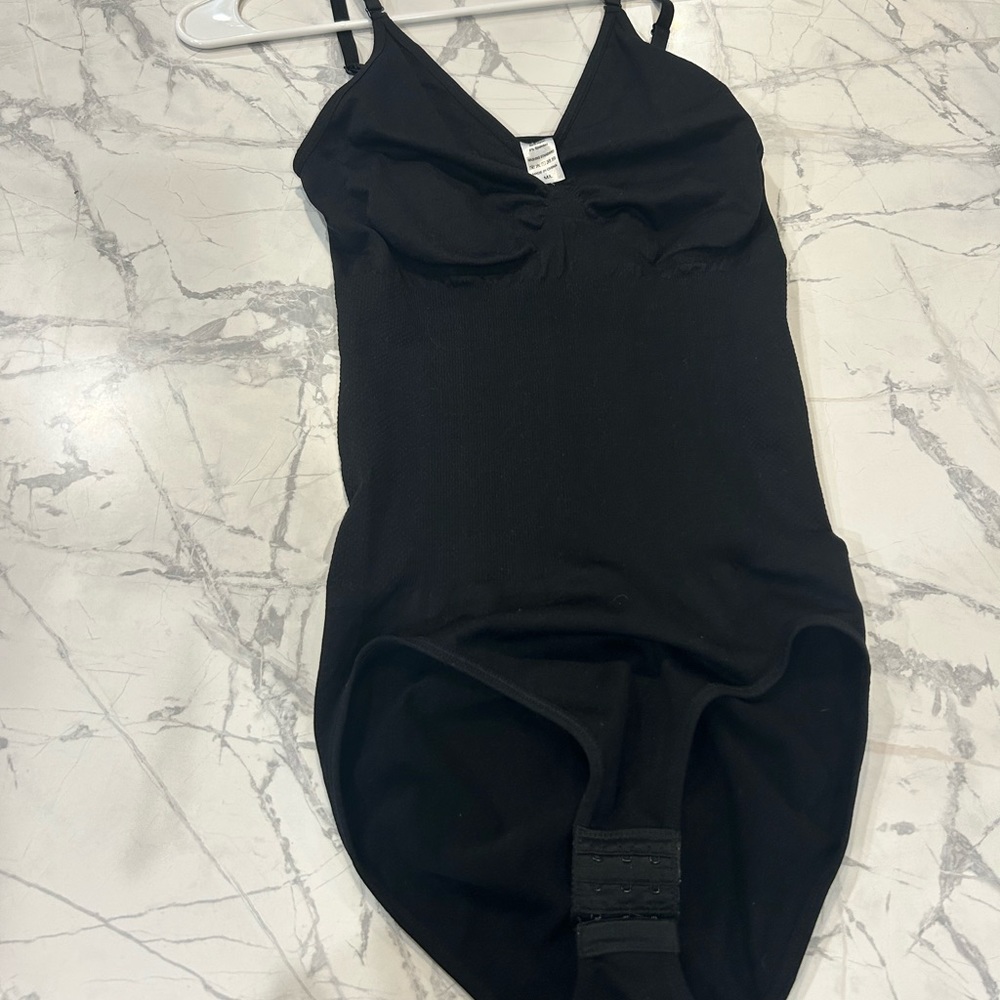 Skims Duke body suit. (Purchased from Amazon) BRAND NEW without tags. Never worn
